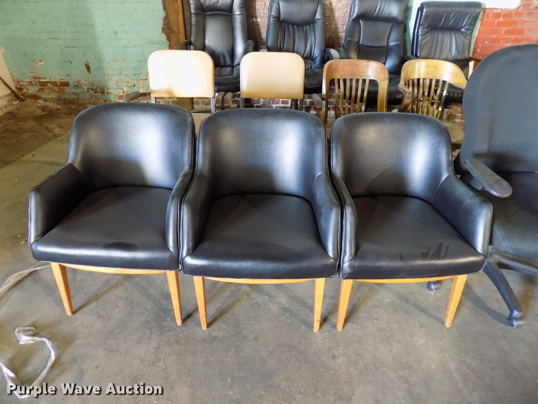 (14) chairs in Oklahoma City, OK Item FQ9232 sold Purple Wave