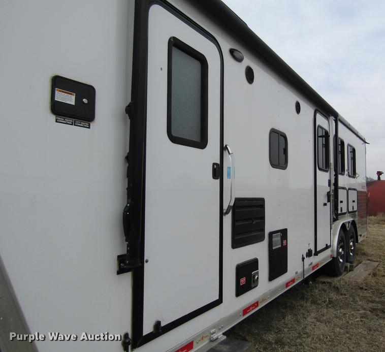 image for item DB4925 2017 Hoosier B8309 horse trailer