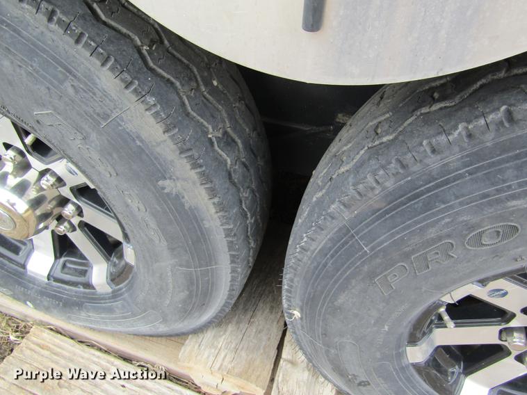 image for item DB4925 2017 Hoosier B8309 horse trailer