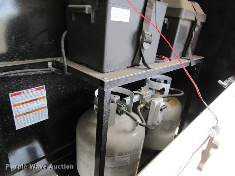 image for item DB4925 2017 Hoosier B8309 horse trailer