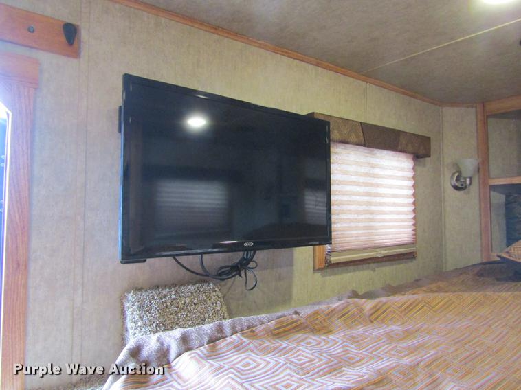 image for item DB4925 2017 Hoosier B8309 horse trailer