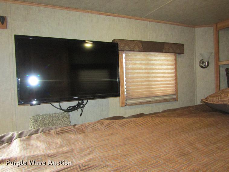 image for item DB4925 2017 Hoosier B8309 horse trailer