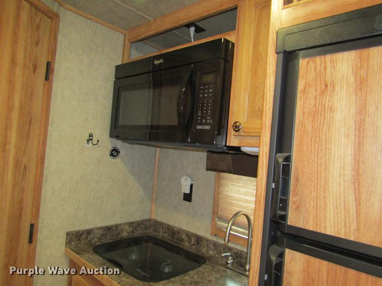 image for item DB4925 2017 Hoosier B8309 horse trailer