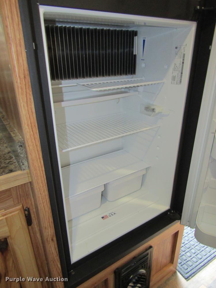 image for item DB4925 2017 Hoosier B8309 horse trailer