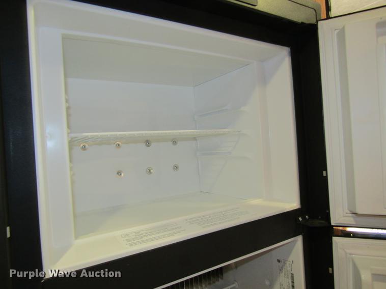 image for item DB4925 2017 Hoosier B8309 horse trailer