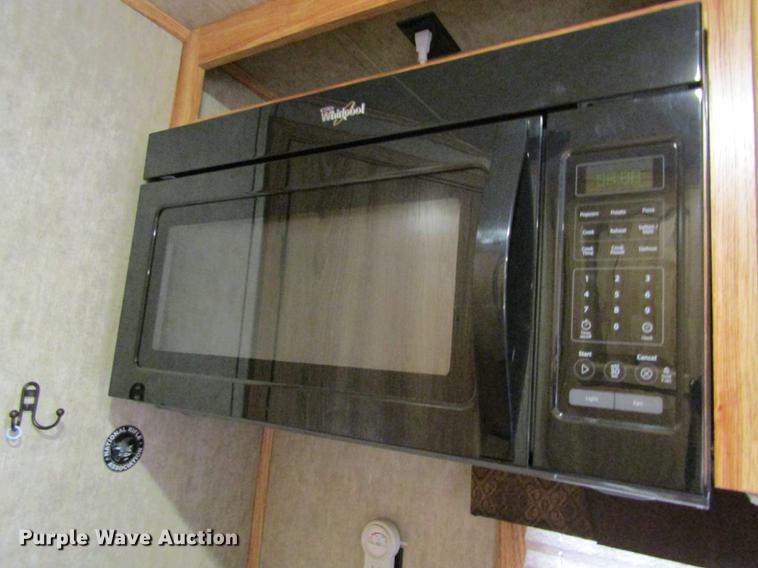 image for item DB4925 2017 Hoosier B8309 horse trailer