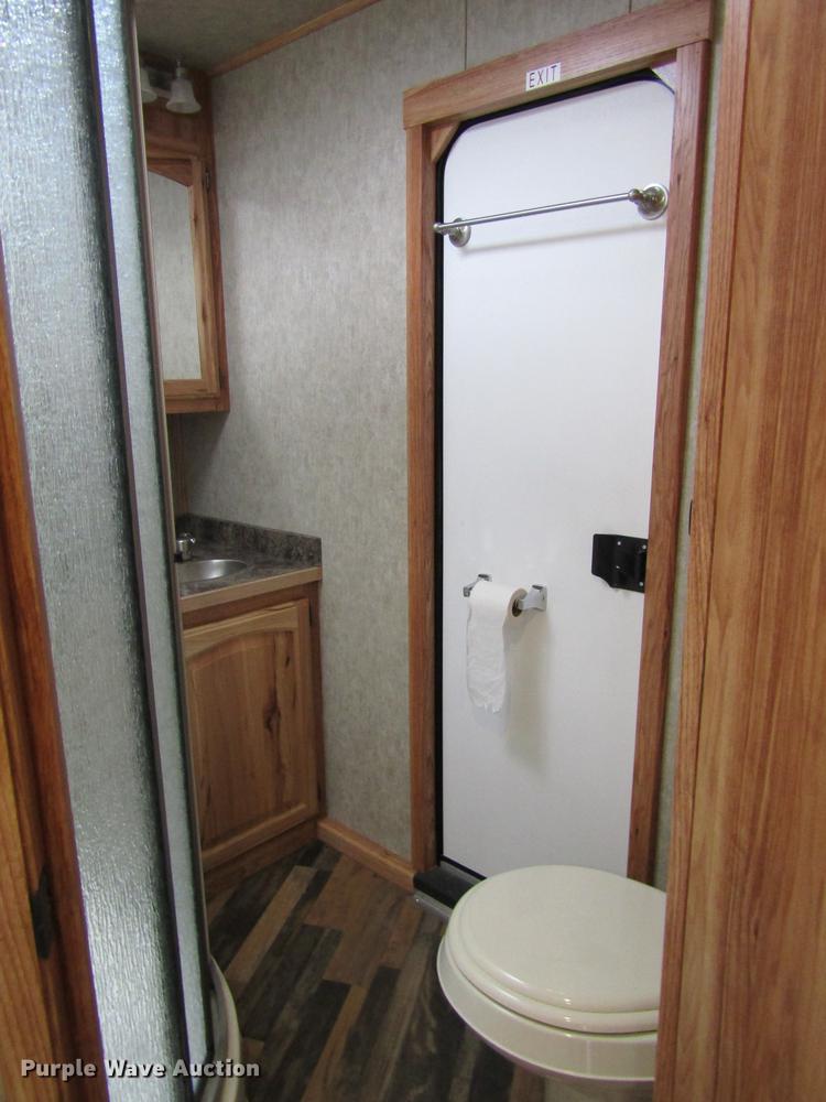 image for item DB4925 2017 Hoosier B8309 horse trailer