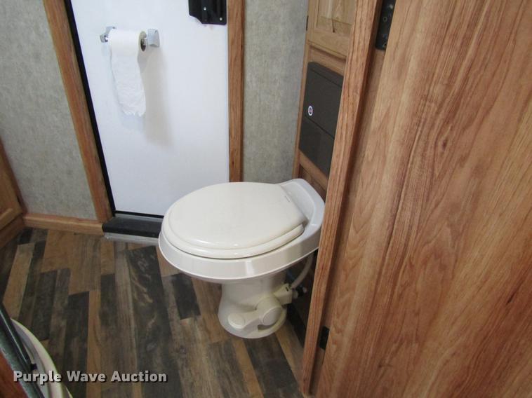 image for item DB4925 2017 Hoosier B8309 horse trailer