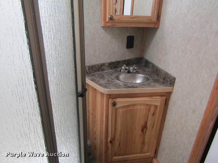 image for item DB4925 2017 Hoosier B8309 horse trailer