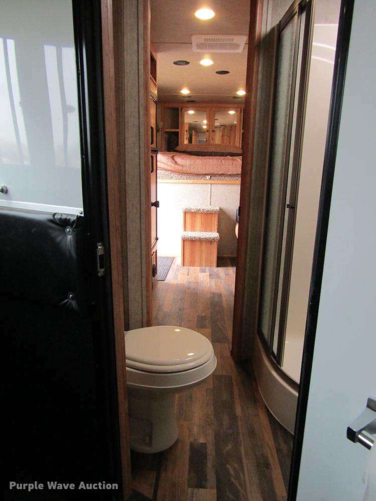 image for item DB4925 2017 Hoosier B8309 horse trailer