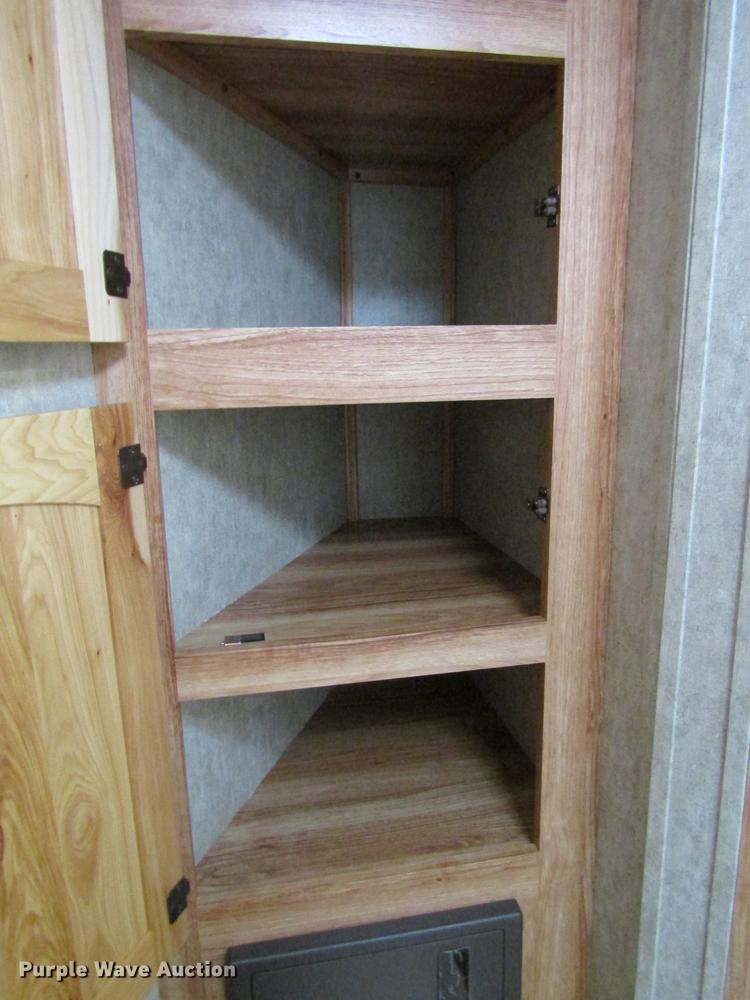 image for item DB4925 2017 Hoosier B8309 horse trailer