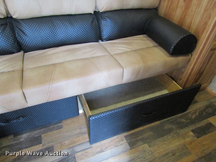 image for item DB4925 2017 Hoosier B8309 horse trailer