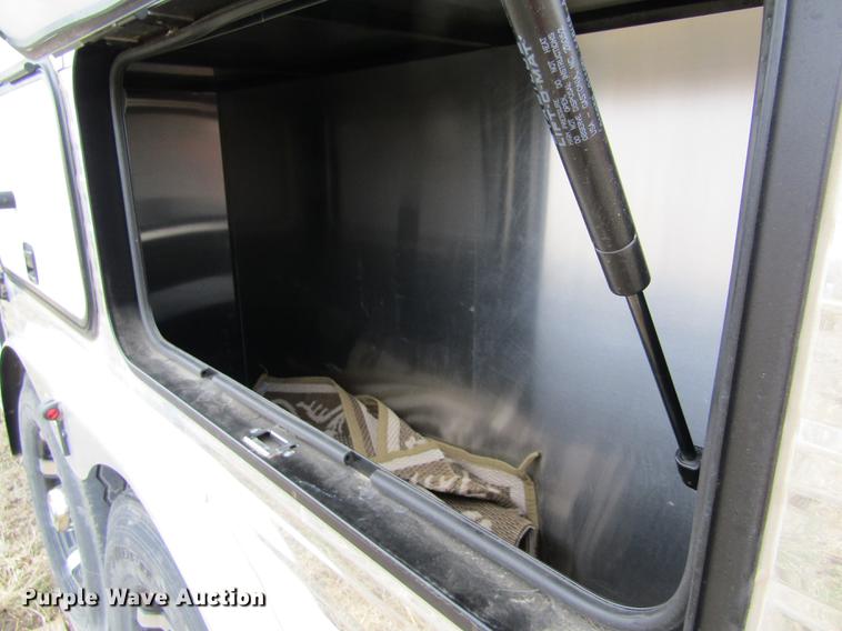 image for item DB4925 2017 Hoosier B8309 horse trailer