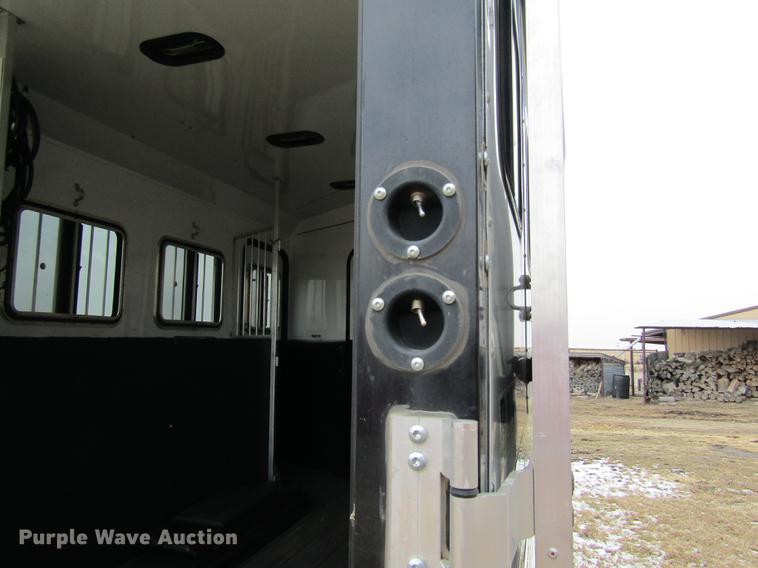 image for item DB4925 2017 Hoosier B8309 horse trailer