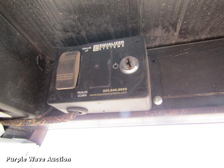 image for item DB4925 2017 Hoosier B8309 horse trailer