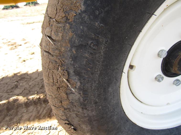 image for item DB6777 2013 Honey Bee WS36 D20 draper swather head