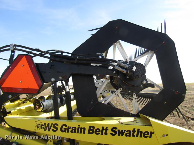 image for item DB6778 2013 Honey Bee WS36 D20 draper swather head