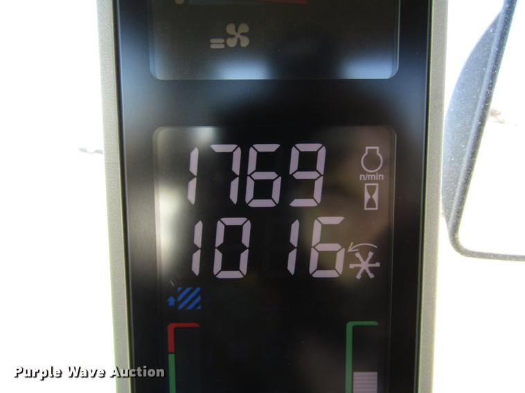 image for item DB6781 2013 John Deere R450 windrower