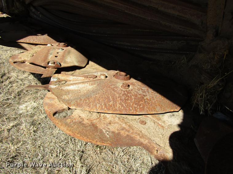 image for item DB6781 2013 John Deere R450 windrower