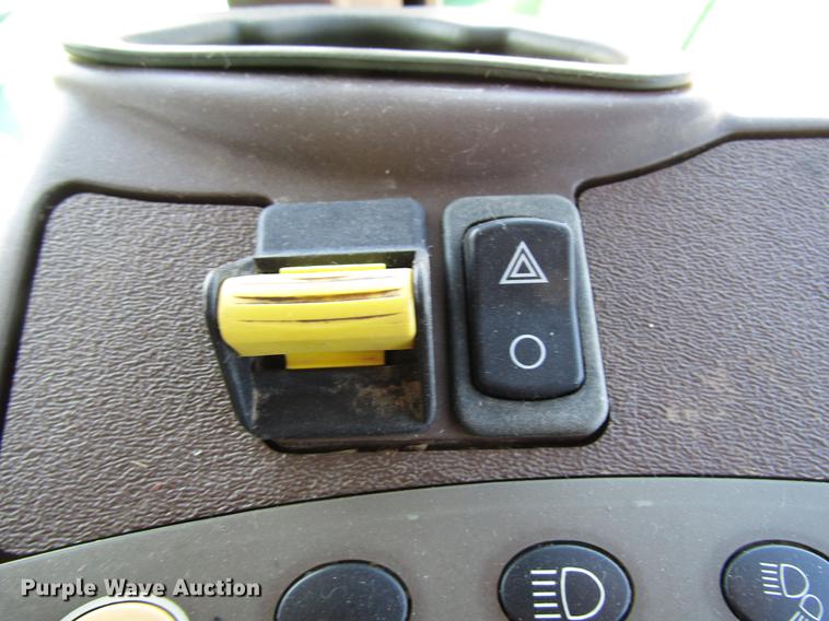 image for item DB6783 2011 John Deere R450 windrower