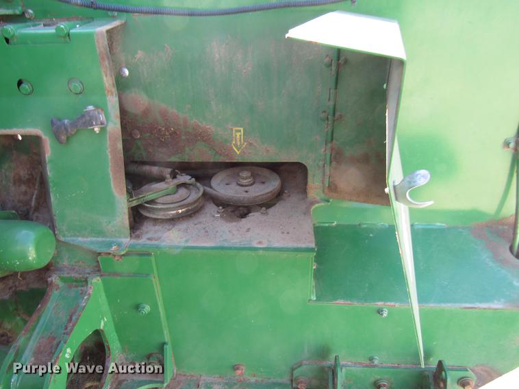 image for item DB6783 2011 John Deere R450 windrower