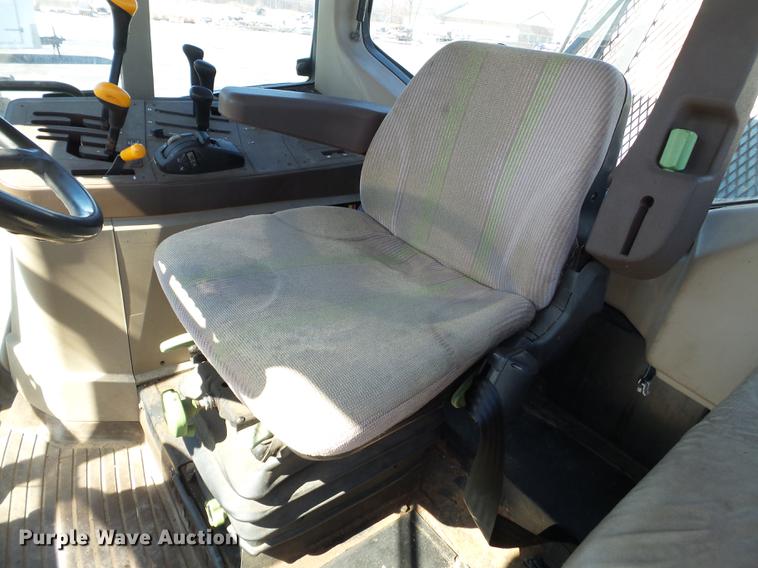 image for item DD2329 2005 John Deere 6615 MFWD tractor