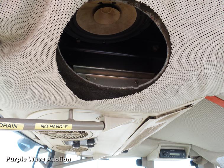 image for item DD2329 2005 John Deere 6615 MFWD tractor