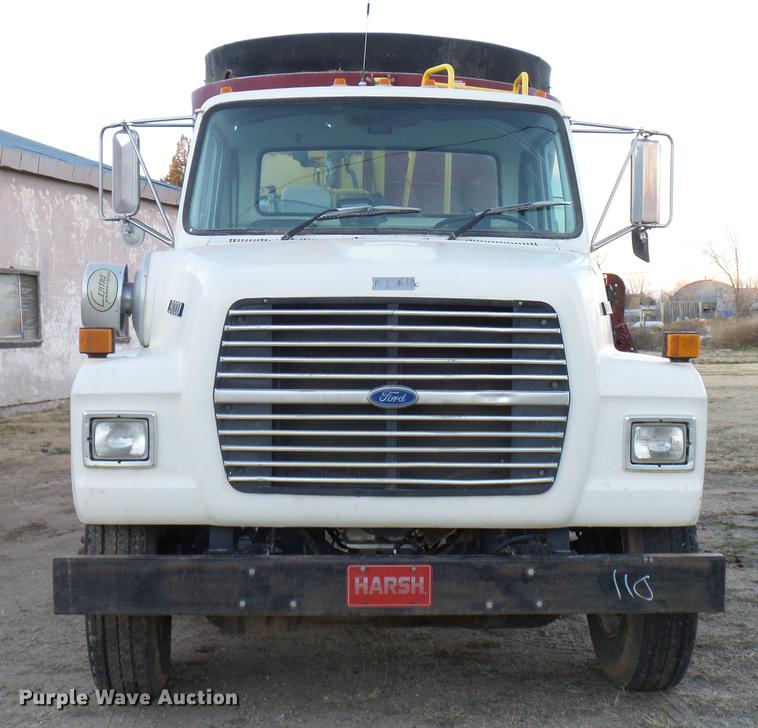 image for item DD5386 1995 Ford L8000 feed mixer truck