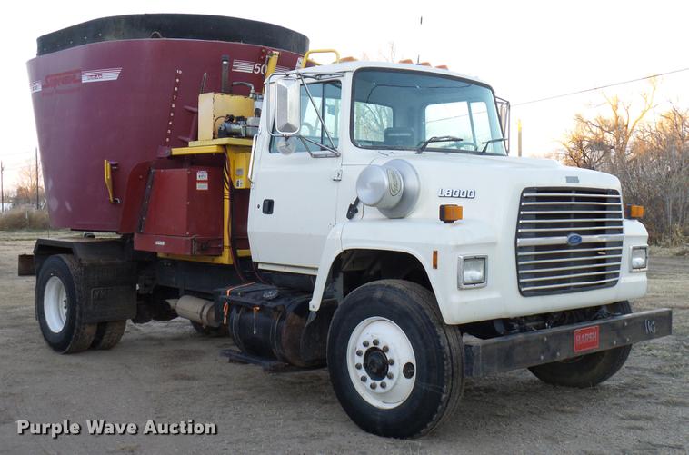 image for item DD5386 1995 Ford L8000 feed mixer truck