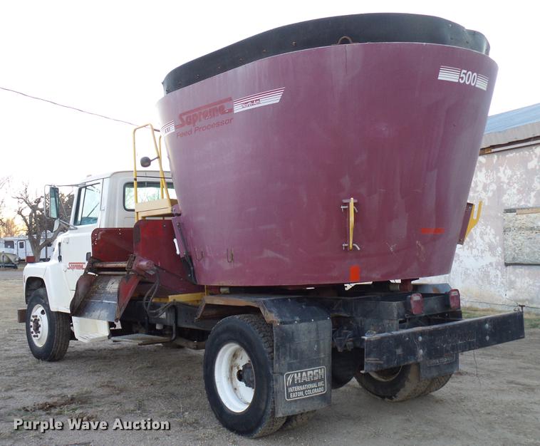 image for item DD5386 1995 Ford L8000 feed mixer truck