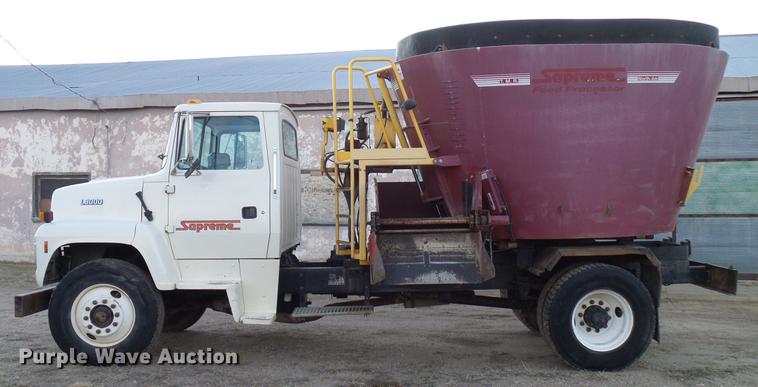 image for item DD5386 1995 Ford L8000 feed mixer truck