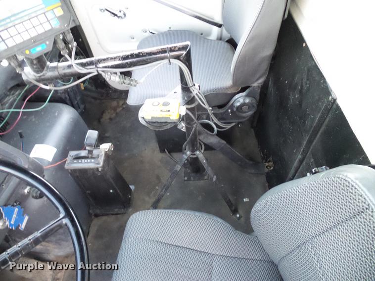 image for item DD5386 1995 Ford L8000 feed mixer truck