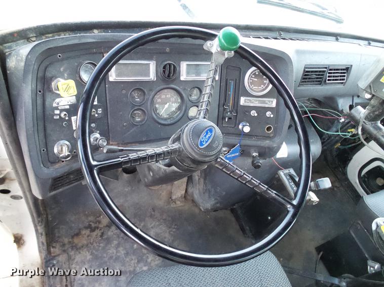 image for item DD5386 1995 Ford L8000 feed mixer truck