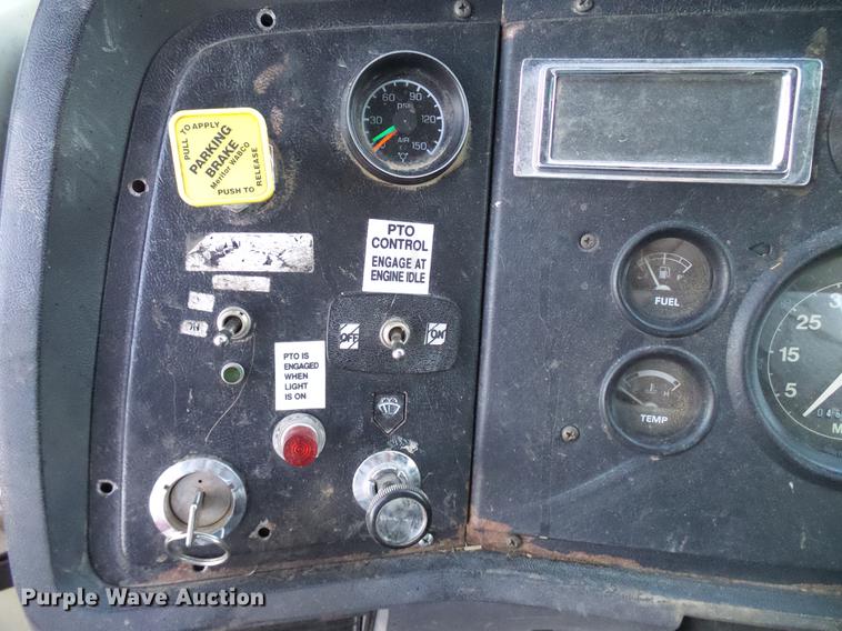 image for item DD5386 1995 Ford L8000 feed mixer truck