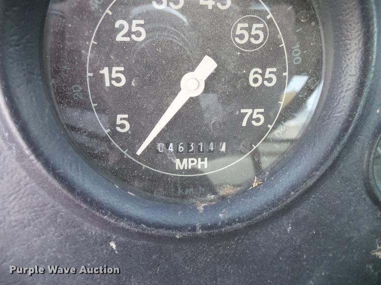 image for item DD5386 1995 Ford L8000 feed mixer truck