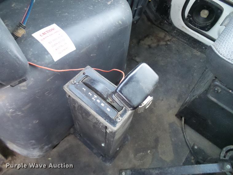 image for item DD5386 1995 Ford L8000 feed mixer truck