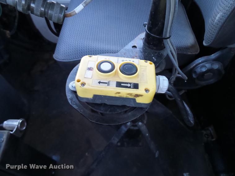 image for item DD5386 1995 Ford L8000 feed mixer truck