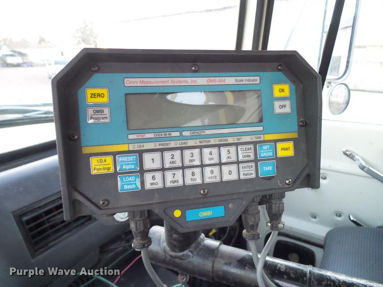 image for item DD5386 1995 Ford L8000 feed mixer truck