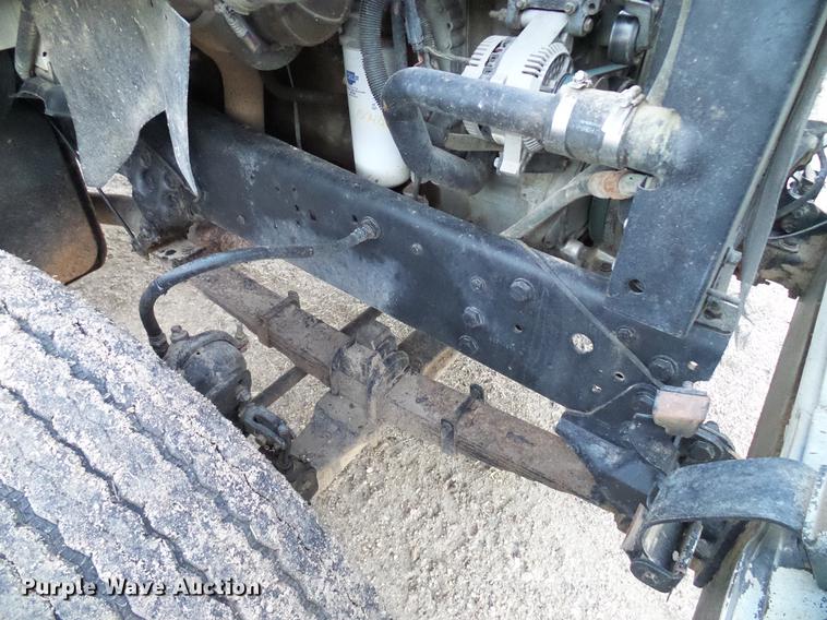 image for item DD5386 1995 Ford L8000 feed mixer truck