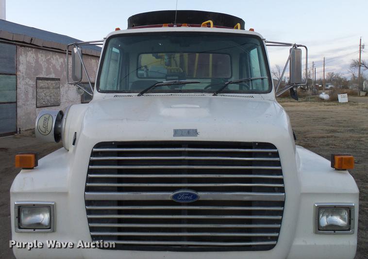 image for item DD5386 1995 Ford L8000 feed mixer truck