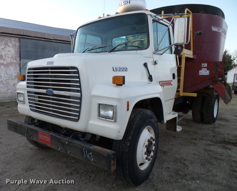 image for item DD5386 1995 Ford L8000 feed mixer truck