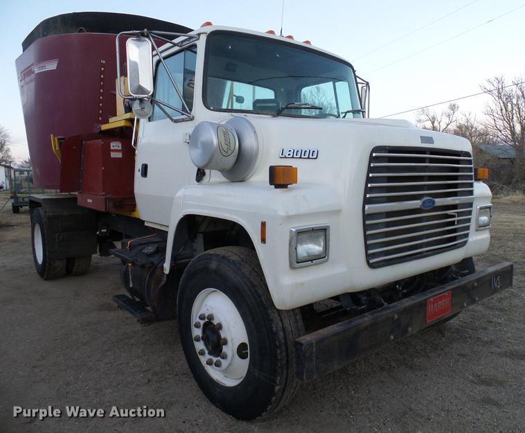 image for item DD5386 1995 Ford L8000 feed mixer truck