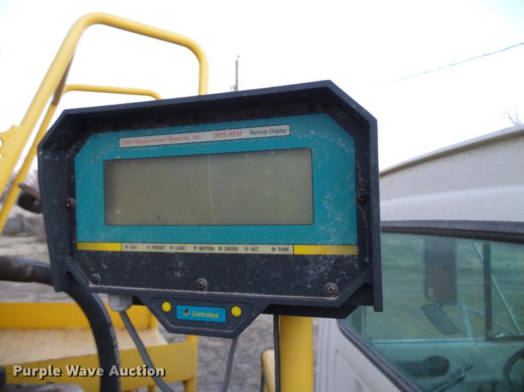 image for item DD5386 1995 Ford L8000 feed mixer truck