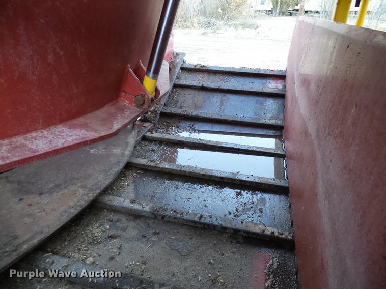 image for item DD5386 1995 Ford L8000 feed mixer truck