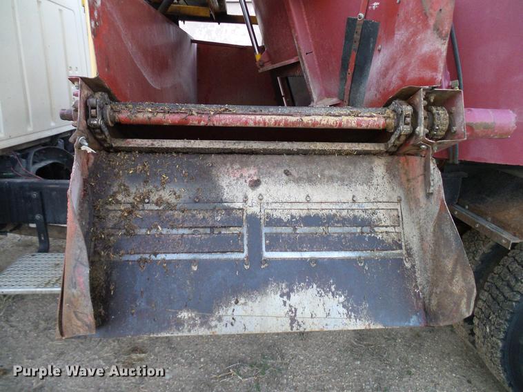 image for item DD5386 1995 Ford L8000 feed mixer truck