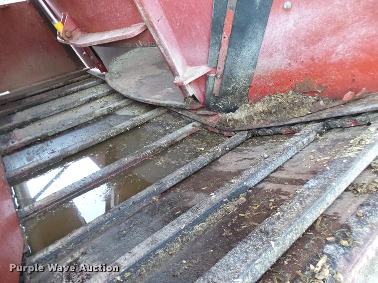 image for item DD5386 1995 Ford L8000 feed mixer truck