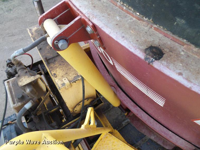 image for item DD5386 1995 Ford L8000 feed mixer truck