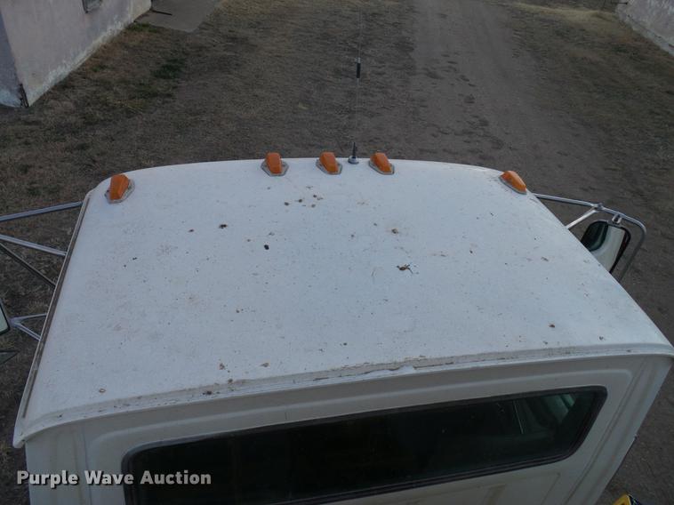 image for item DD5386 1995 Ford L8000 feed mixer truck