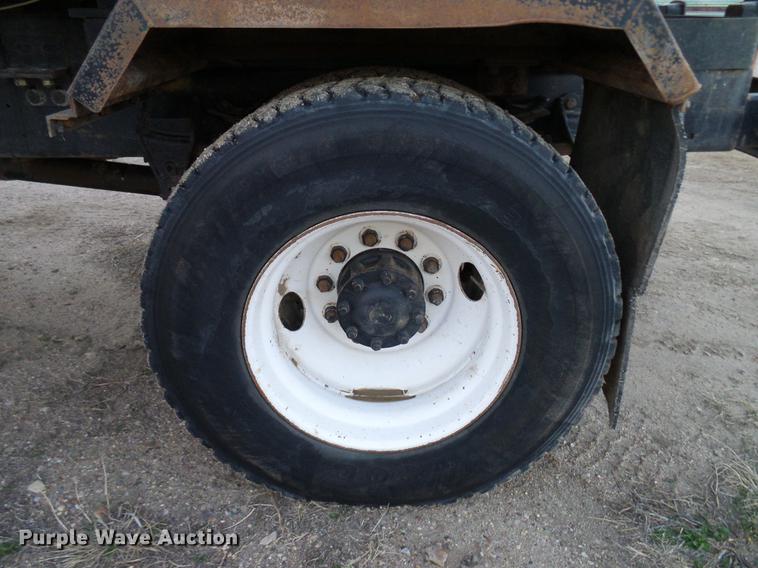 image for item DD5386 1995 Ford L8000 feed mixer truck