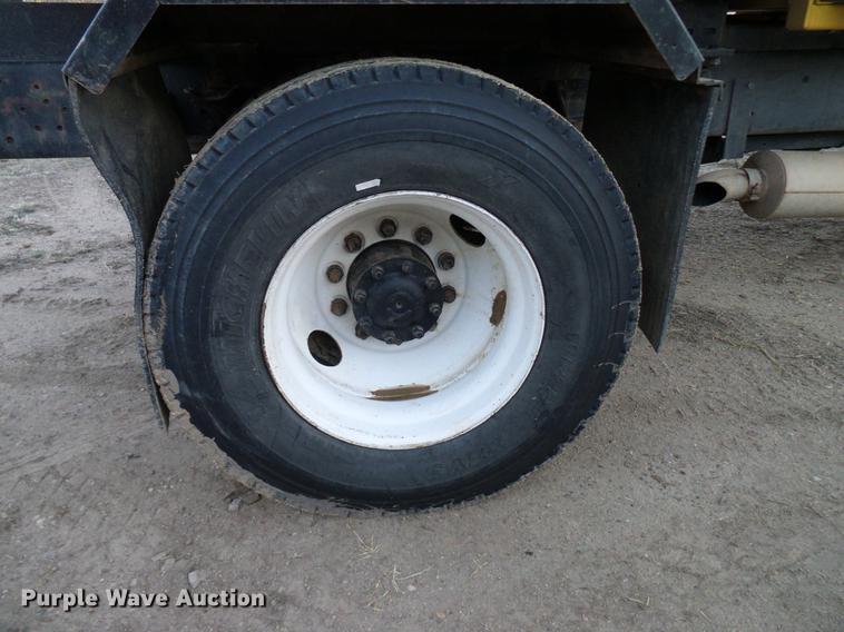 image for item DD5386 1995 Ford L8000 feed mixer truck